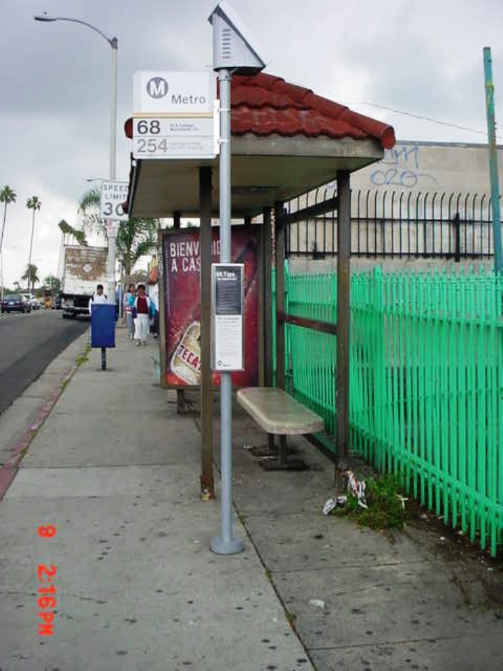 Solar Light Pole for Metro Bus Stop Image