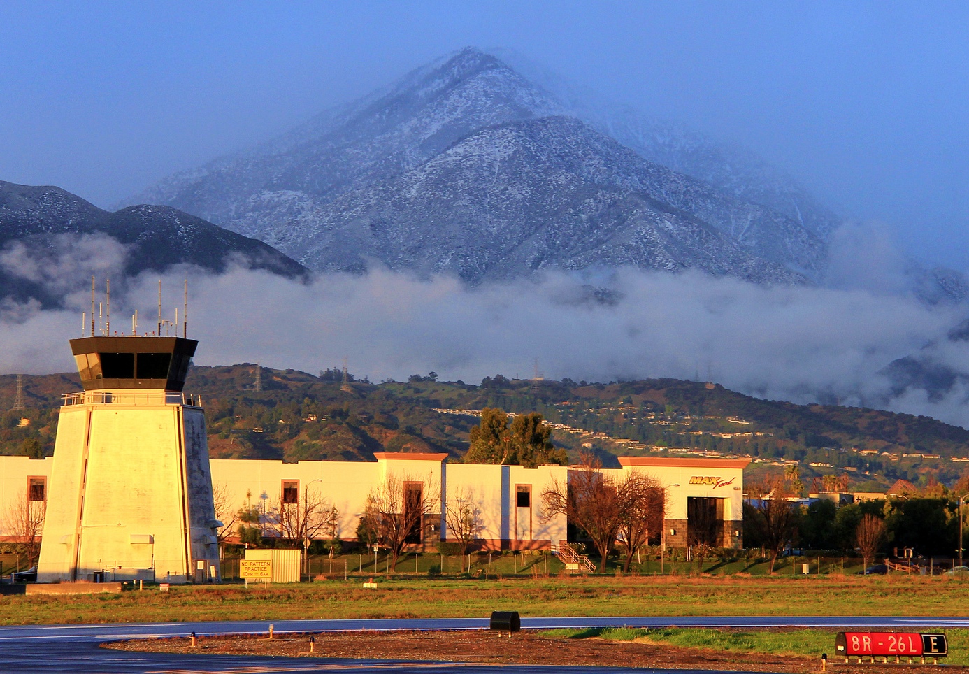 Brakett airport image