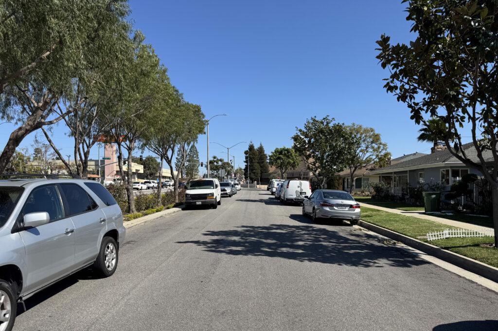 Photo of Slauson Avenue (Frontage Road) at La Tijera Boulevard (eastbound)