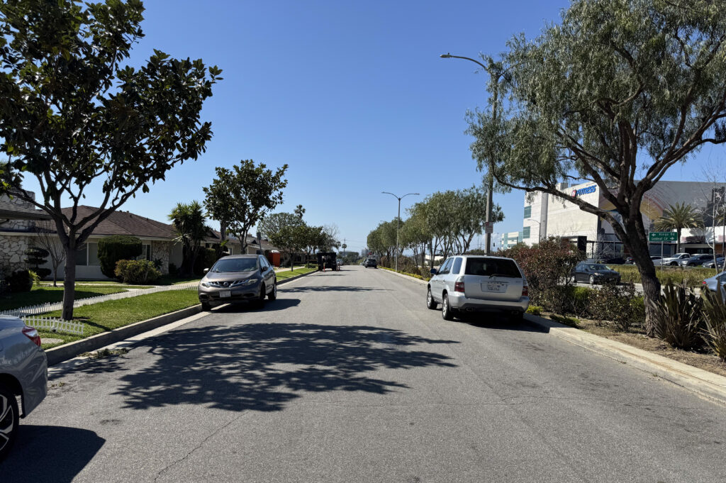 Photo of Slauson Avenue (Frontage Road) at La Tijera Boulevard (westbound)