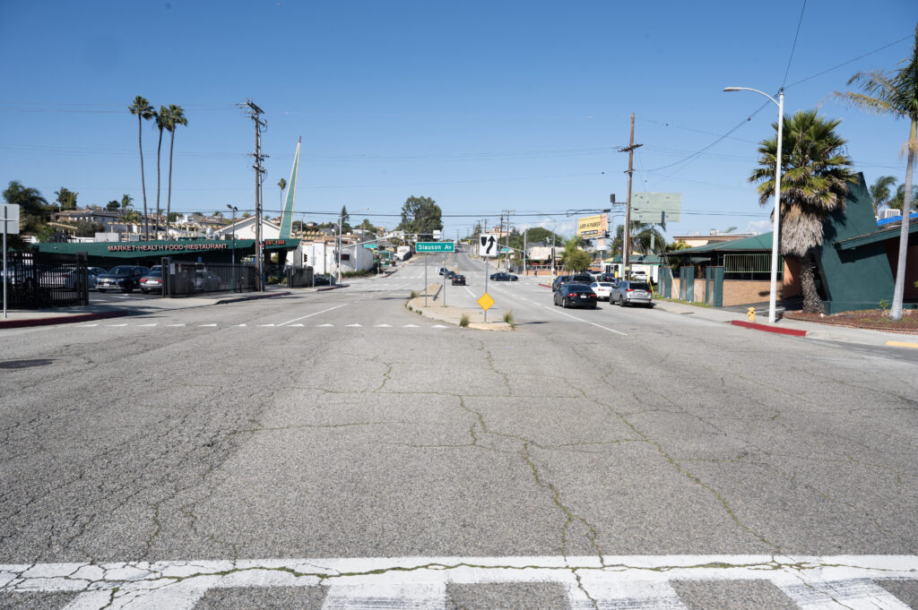 Photo of Overhill Drive and 58th Place/Orchid Drive (northbound)