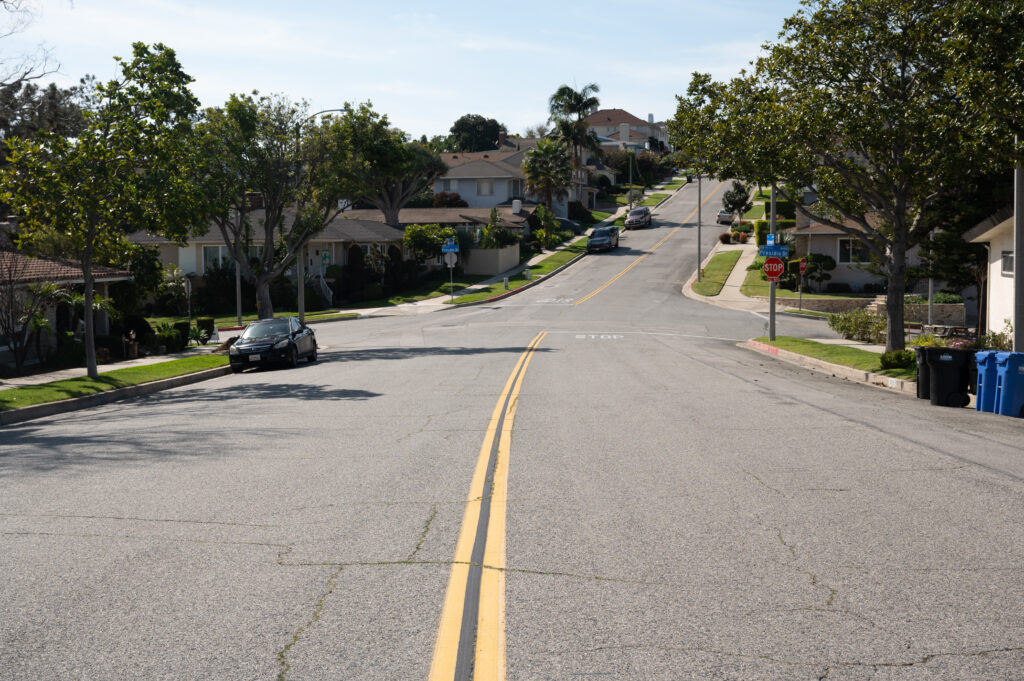 Photo of Mount Vernon Drive at Presidio Drive (westbound)