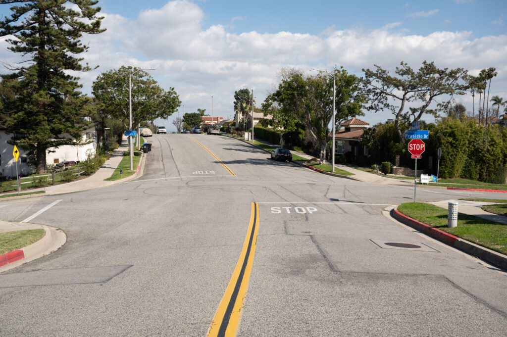 Photo of Mount Vernon Drive at Presidio Drive (eastbound)