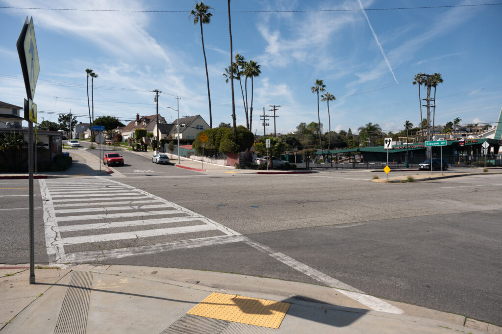 Photo of Overhill Drive and 58th Place/Orchid Drive existing crossing (southeast corner)
