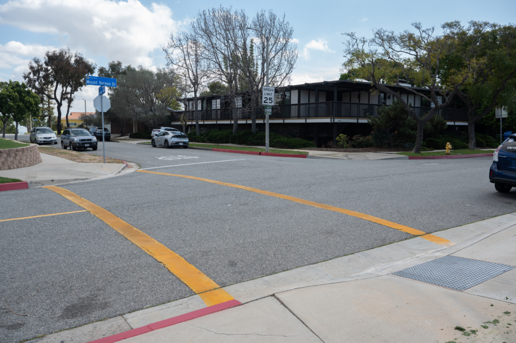 Photo of Mount Vernon Drive and Verdun Avenue existing marked crosswalk (southbound)