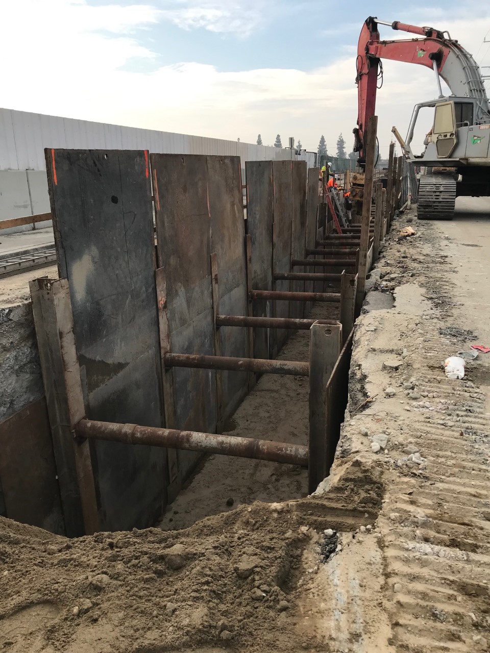 Shoring plates removal